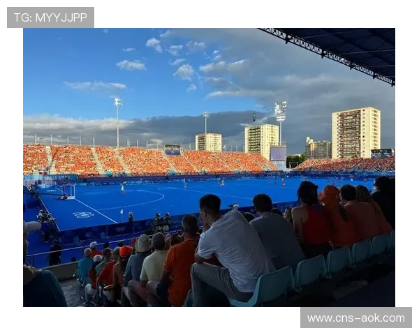 德甲节日比赛：圣诞主题球场装饰与球迷互动